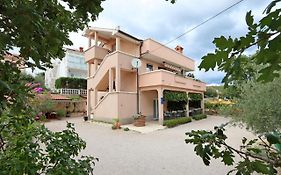 Apartments With A Parking Space Kornic, Krk - 415